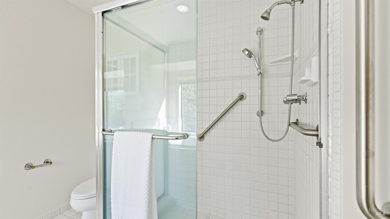 Detail Gallery Image 28 of 49 For 11 Saddlebrook Ct, Novato,  CA 94947 - 4 Beds | 4 Baths