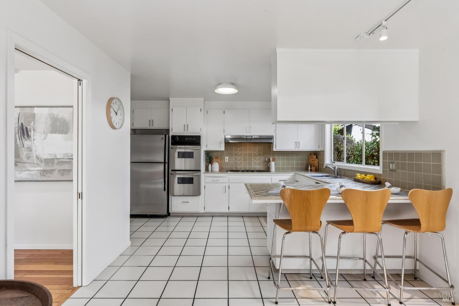 Detail Gallery Image 11 of 45 For 266 Riviera Dr, San Rafael,  CA 94901 - 4 Beds | 2 Baths