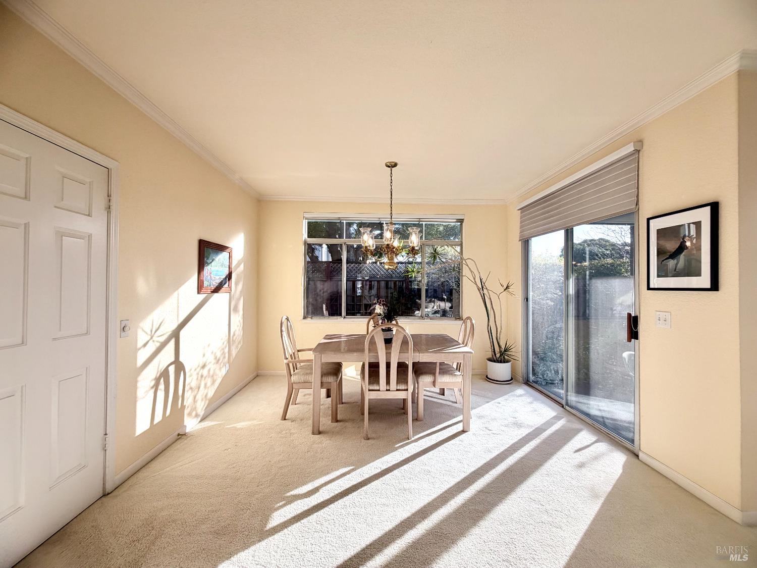 Detail Gallery Image 5 of 23 For 13 Heron Ct, San Rafael,  CA 94901 - 3 Beds | 2/1 Baths