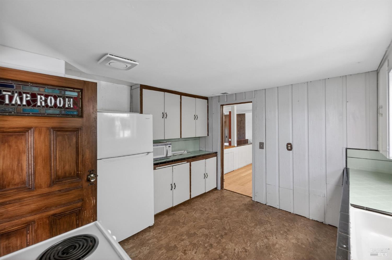 Detail Gallery Image 21 of 50 For 1450 Timberhill Rd, Santa Rosa,  CA 95401 - 6 Beds | 4 Baths