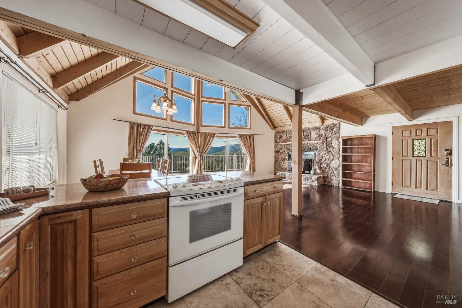 Detail Gallery Image 5 of 58 For 19383 Stonegate Rd, Hidden Valley Lake,  CA 95467 - 4 Beds | 3 Baths