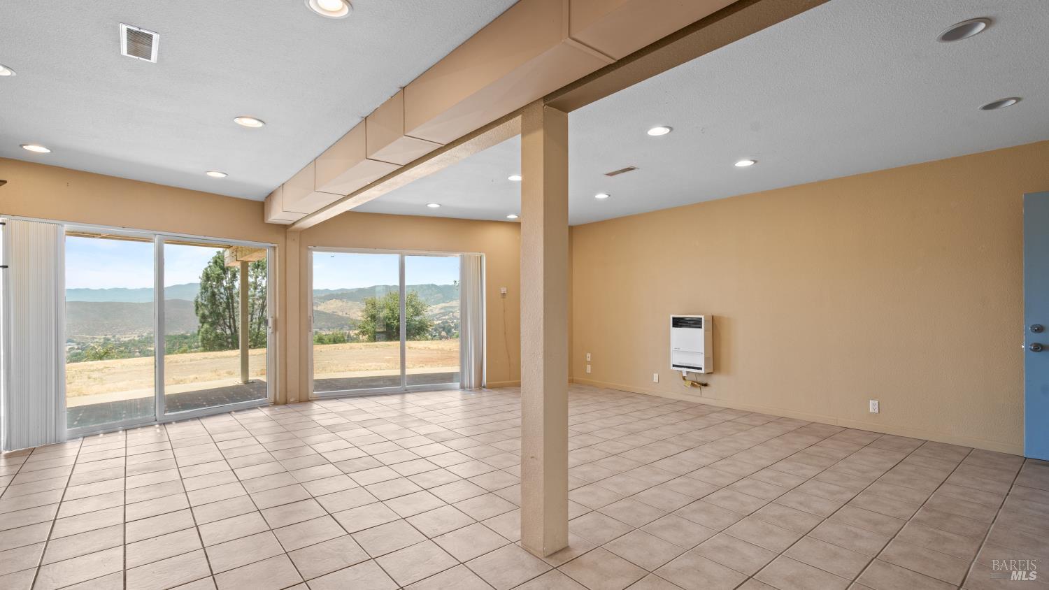 Detail Gallery Image 34 of 58 For 19383 Stonegate Rd, Hidden Valley Lake,  CA 95467 - 4 Beds | 3 Baths