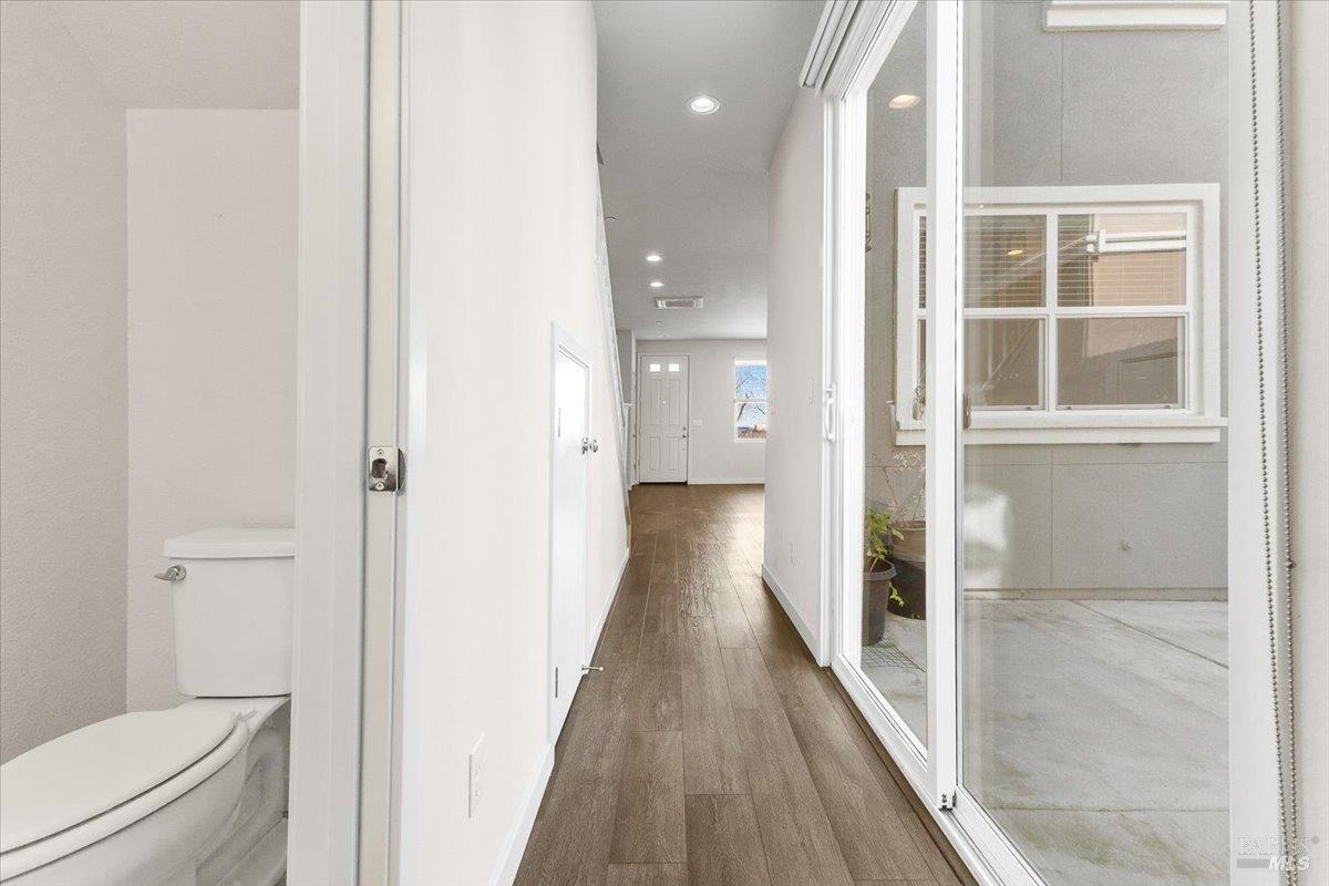 Detail Gallery Image 14 of 31 For 3669 Sebastopol Rd, Santa Rosa,  CA 95407 - 4 Beds | 2/1 Baths