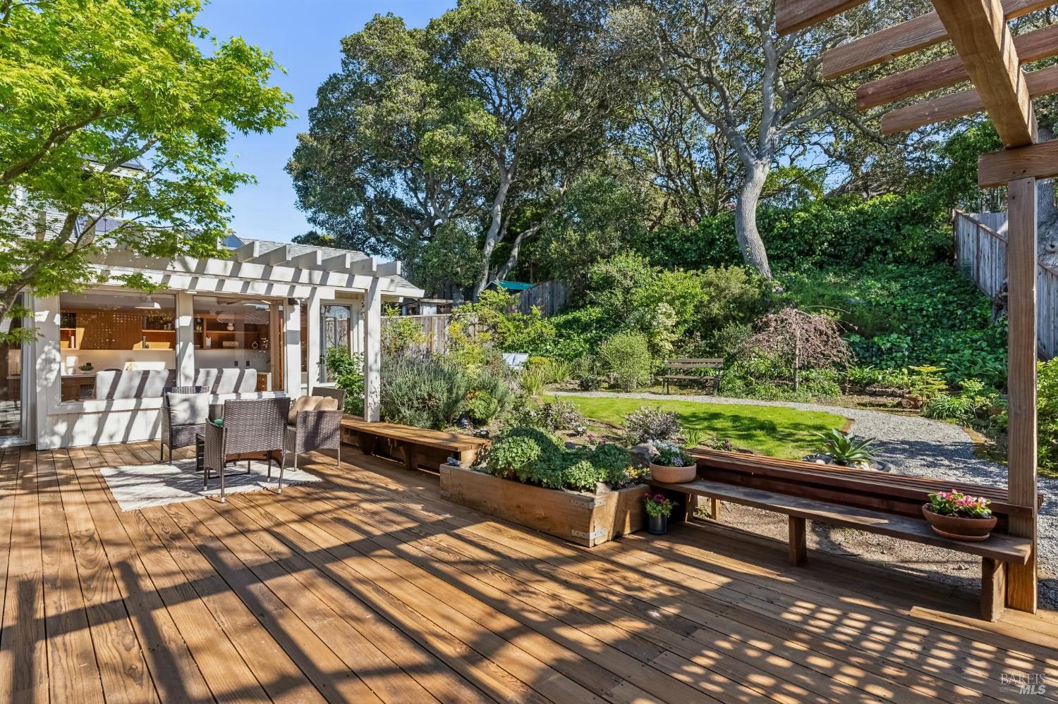 Detail Gallery Image 34 of 45 For 266 Riviera Dr, San Rafael,  CA 94901 - 4 Beds | 2 Baths