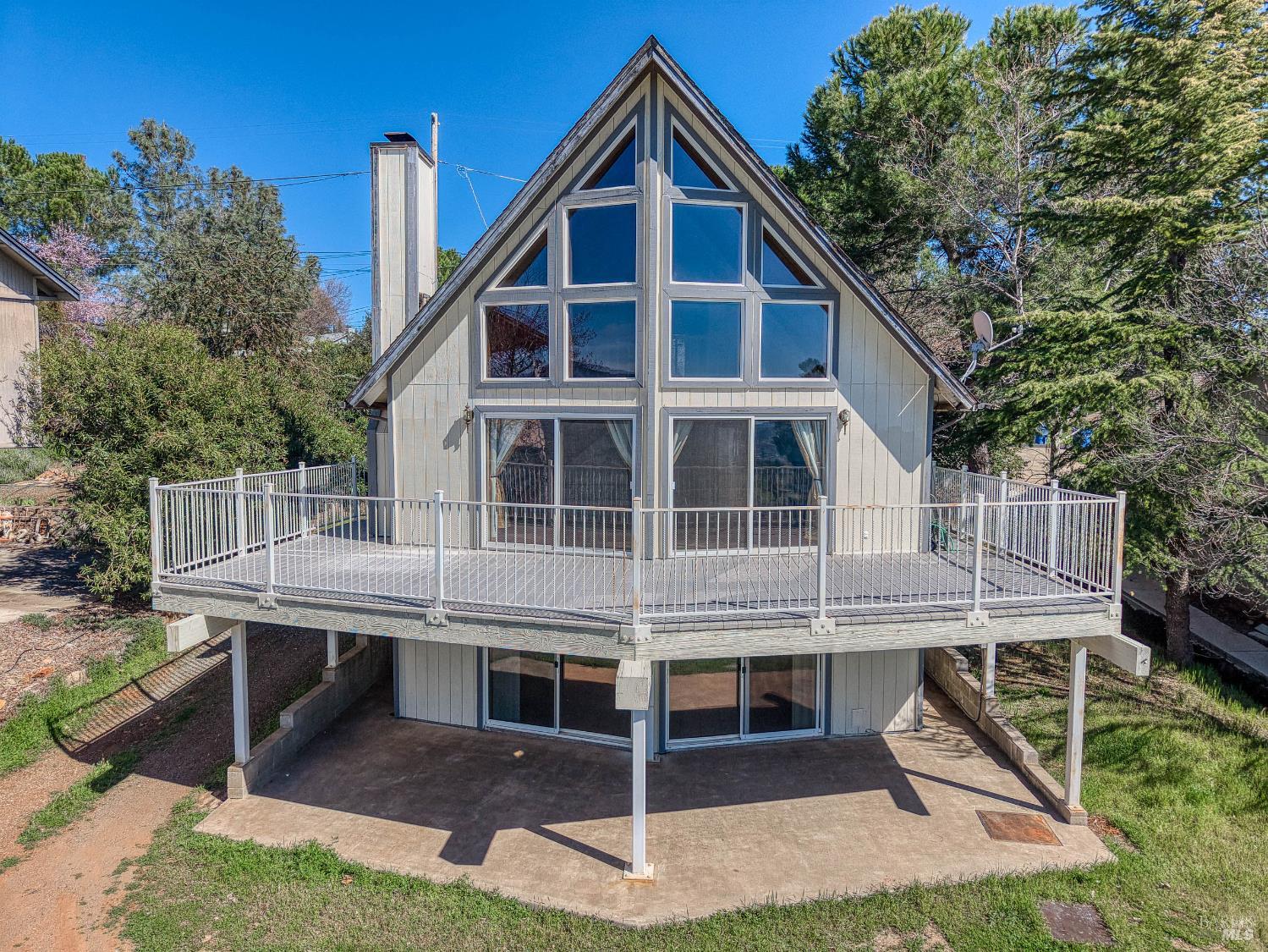 Detail Gallery Image 2 of 58 For 19383 Stonegate Rd, Hidden Valley Lake,  CA 95467 - 4 Beds | 3 Baths