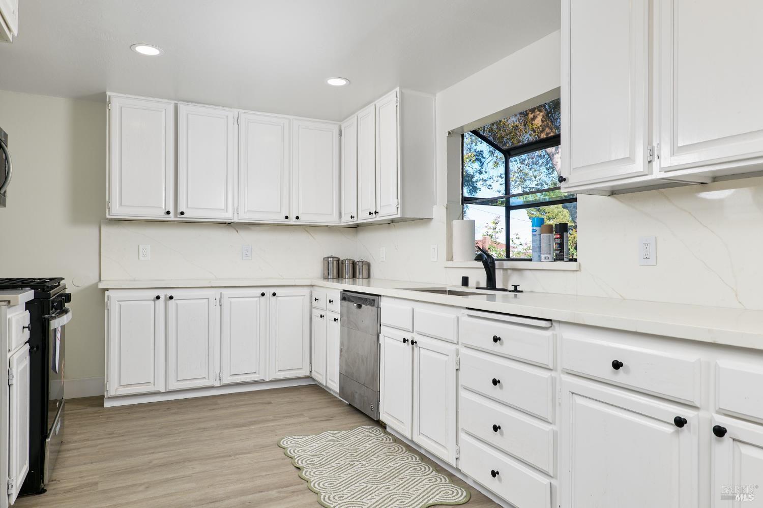 Detail Gallery Image 9 of 28 For 90 Manville Ave, Pittsburg,  CA 94565 - 3 Beds | 2 Baths