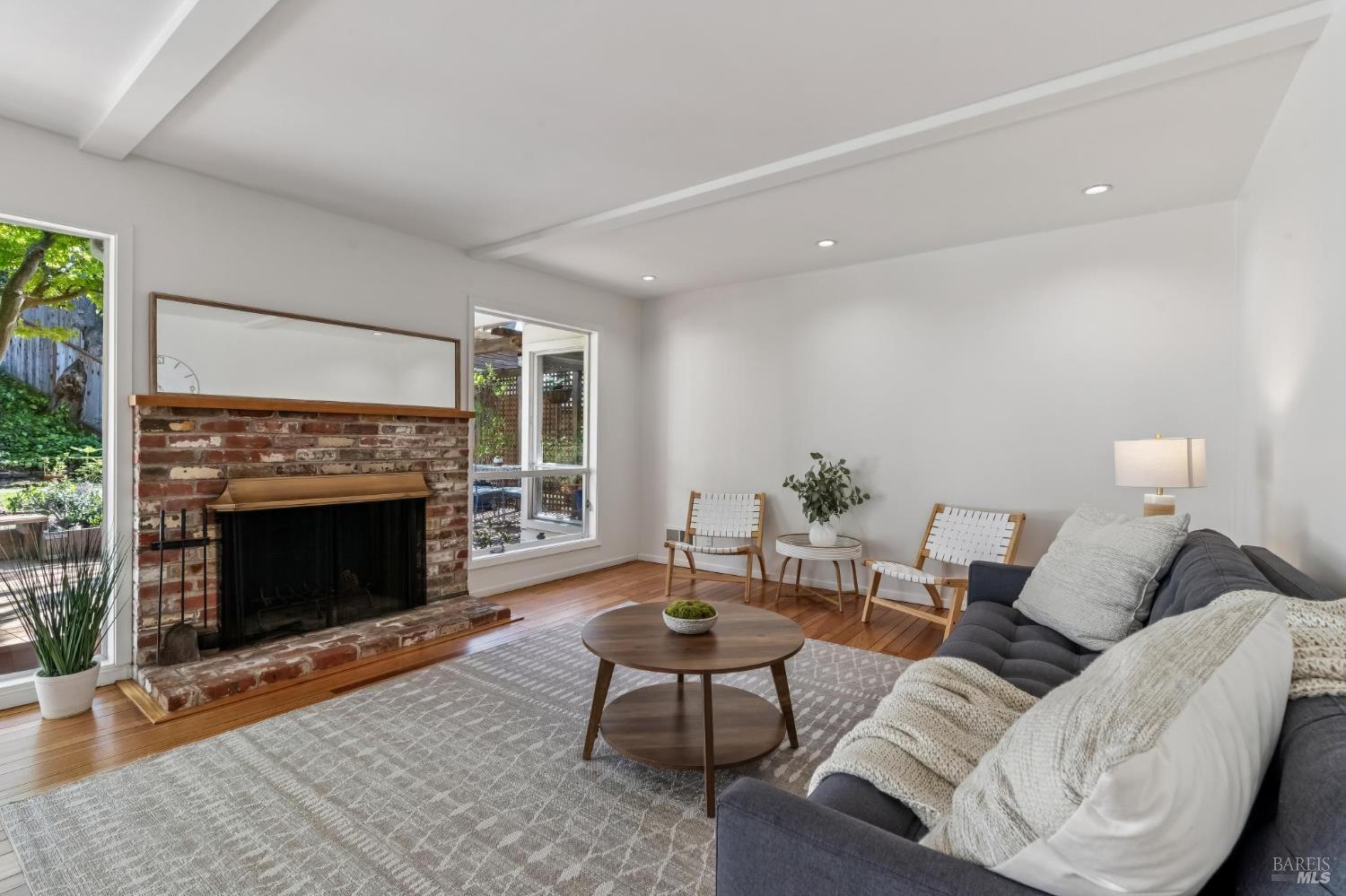 Detail Gallery Image 6 of 45 For 266 Riviera Dr, San Rafael,  CA 94901 - 4 Beds | 2 Baths