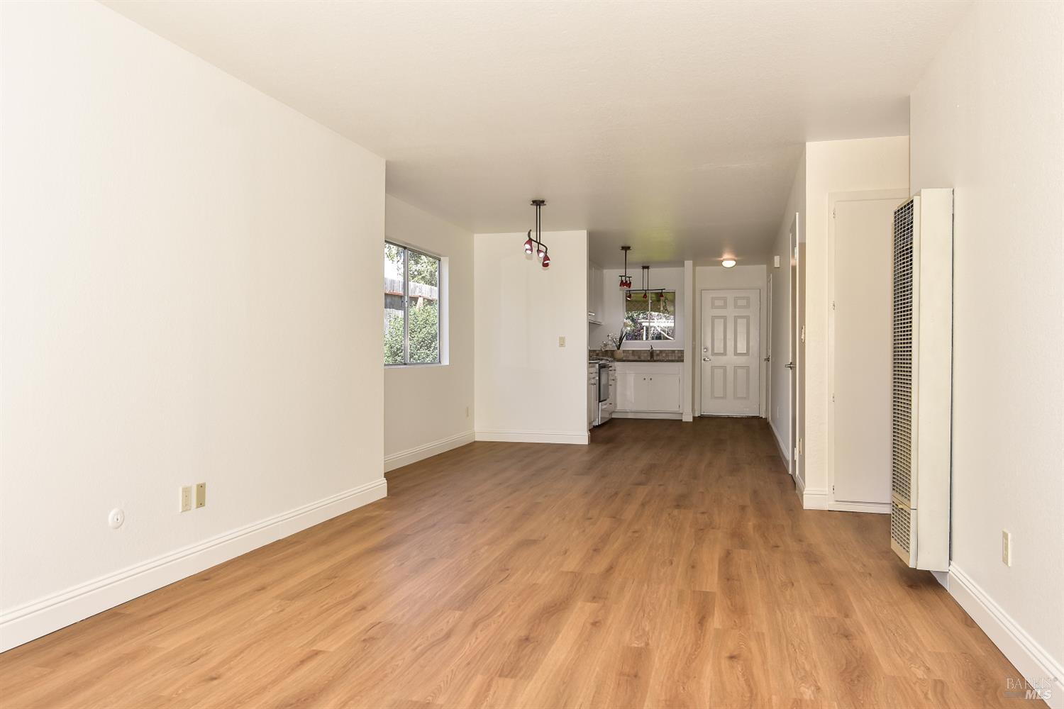 Detail Gallery Image 7 of 20 For 111 Acorn Dr, Petaluma,  CA 94952 - 1 Beds | 1 Baths