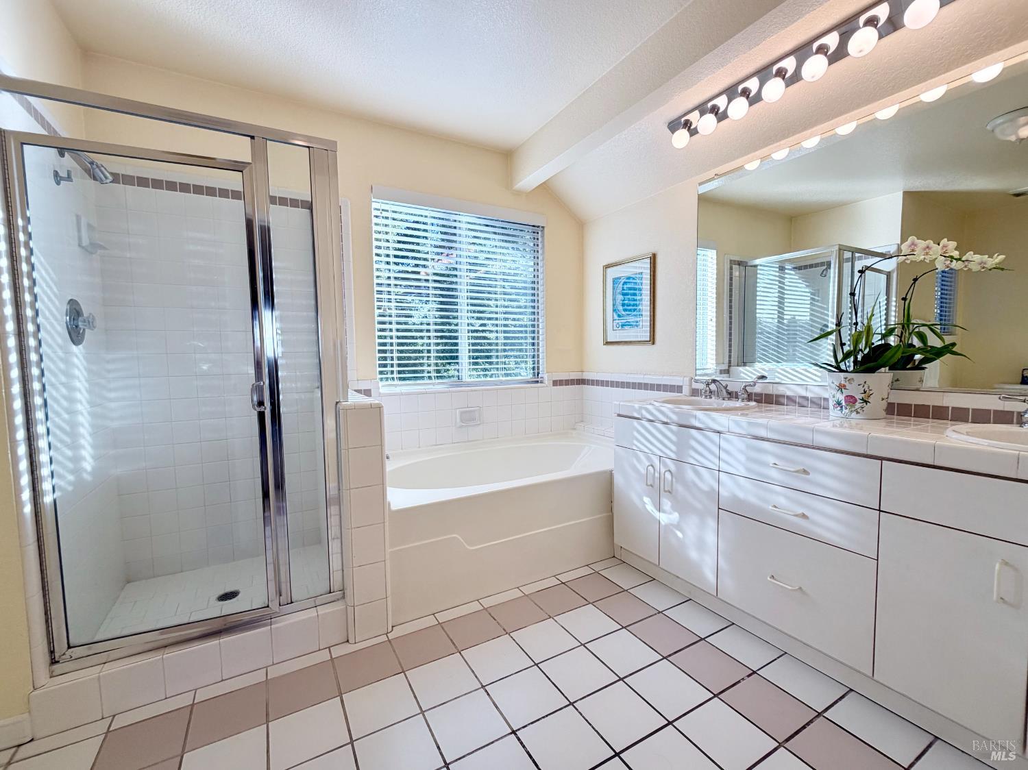 Detail Gallery Image 13 of 23 For 13 Heron Ct, San Rafael,  CA 94901 - 3 Beds | 2/1 Baths
