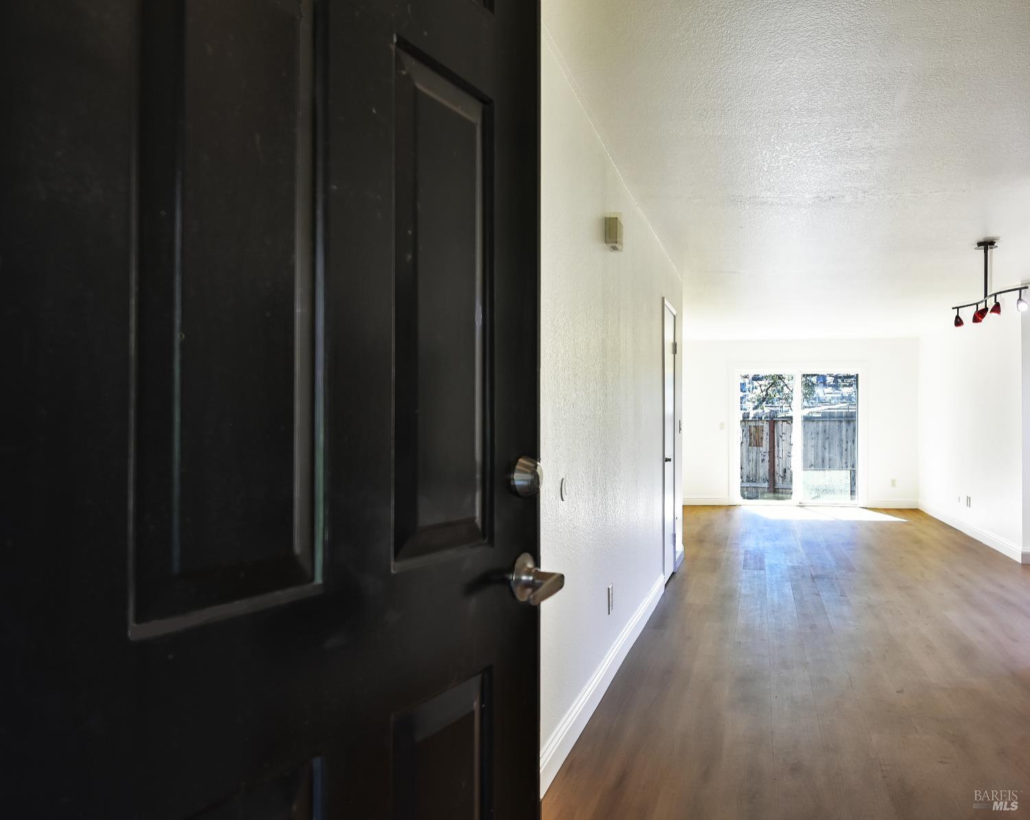 Detail Gallery Image 2 of 20 For 111 Acorn Dr, Petaluma,  CA 94952 - 1 Beds | 1 Baths