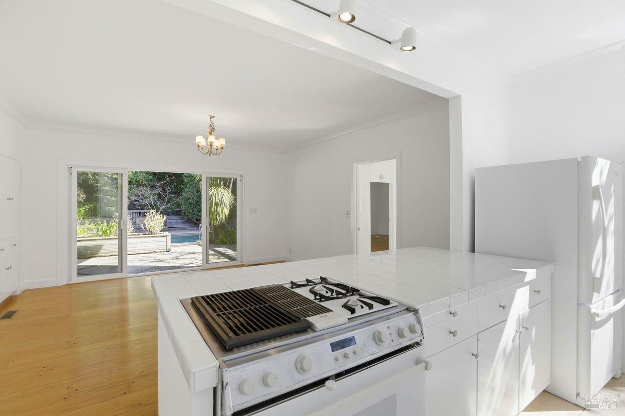 Detail Gallery Image 13 of 53 For 214 Poplar Dr, Kentfield,  CA 94904 - 4 Beds | 2/1 Baths