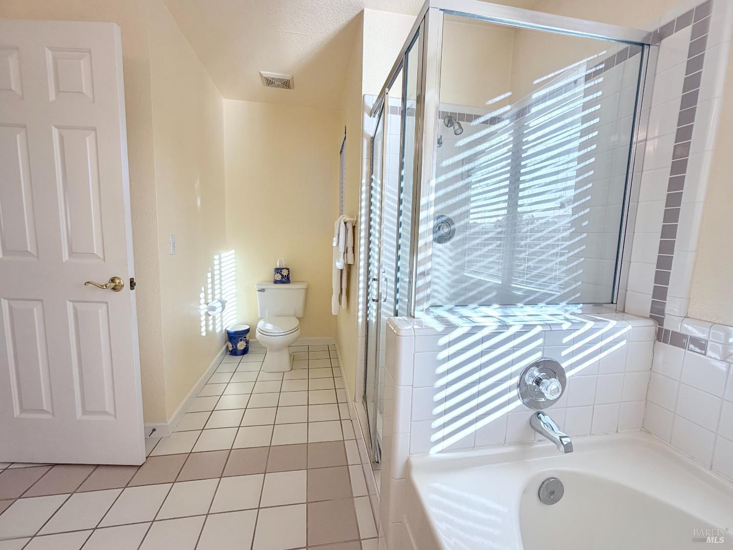 Detail Gallery Image 14 of 23 For 13 Heron Ct, San Rafael,  CA 94901 - 3 Beds | 2/1 Baths