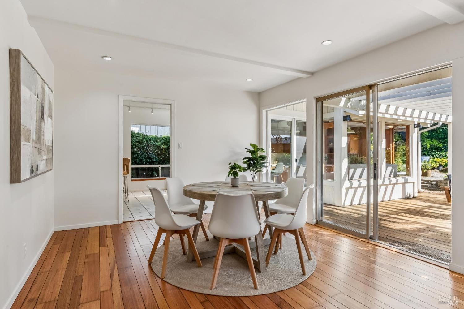 Detail Gallery Image 9 of 45 For 266 Riviera Dr, San Rafael,  CA 94901 - 4 Beds | 2 Baths