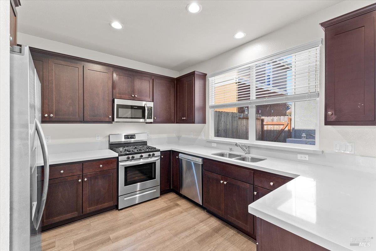 Detail Gallery Image 11 of 31 For 3669 Sebastopol Rd, Santa Rosa,  CA 95407 - 4 Beds | 2/1 Baths