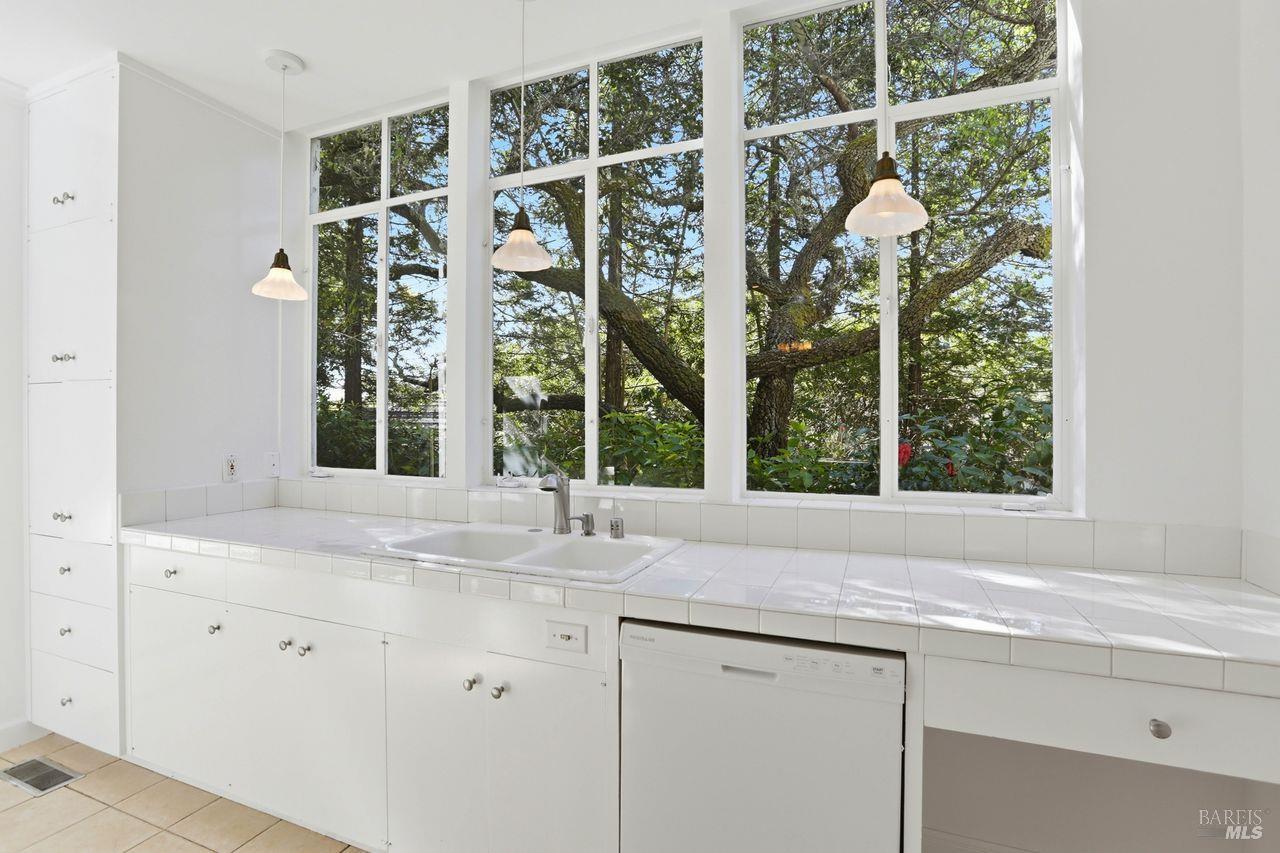 Detail Gallery Image 11 of 53 For 214 Poplar Dr, Kentfield,  CA 94904 - 4 Beds | 2/1 Baths