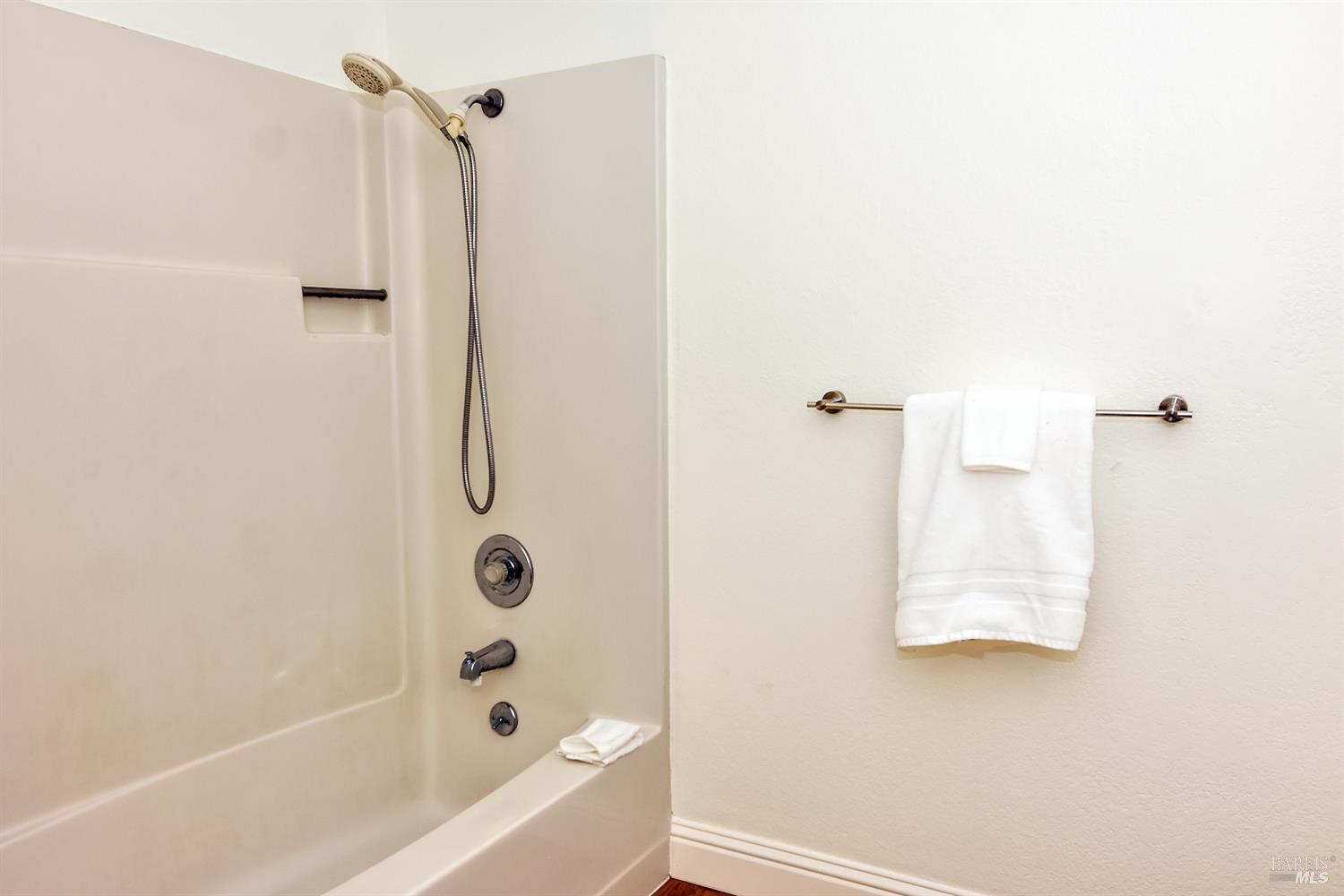 Detail Gallery Image 16 of 20 For 111 Acorn Dr, Petaluma,  CA 94952 - 1 Beds | 1 Baths