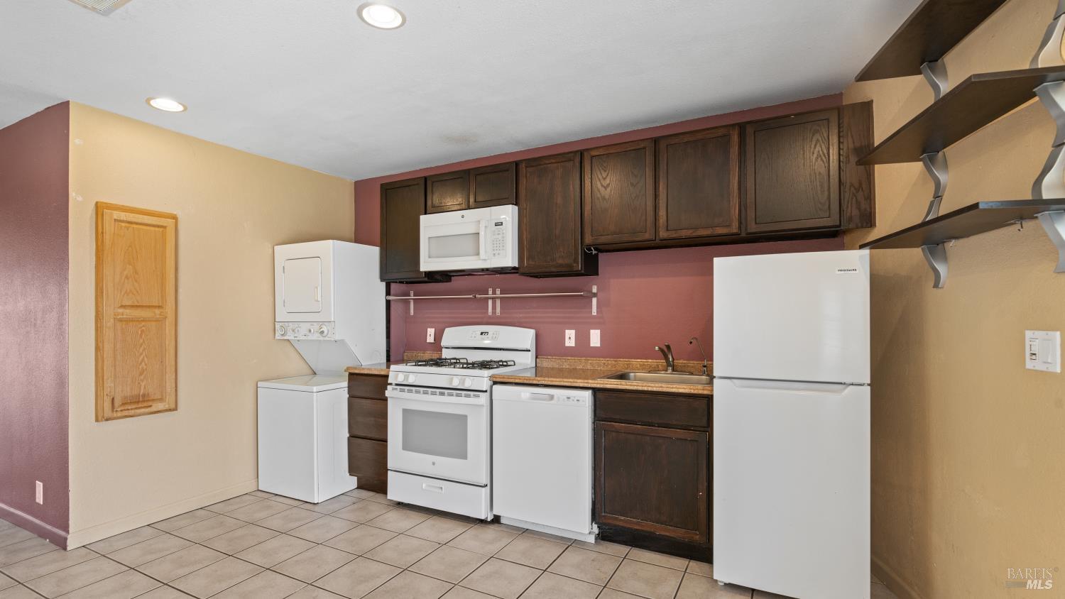 Detail Gallery Image 36 of 58 For 19383 Stonegate Rd, Hidden Valley Lake,  CA 95467 - 4 Beds | 3 Baths