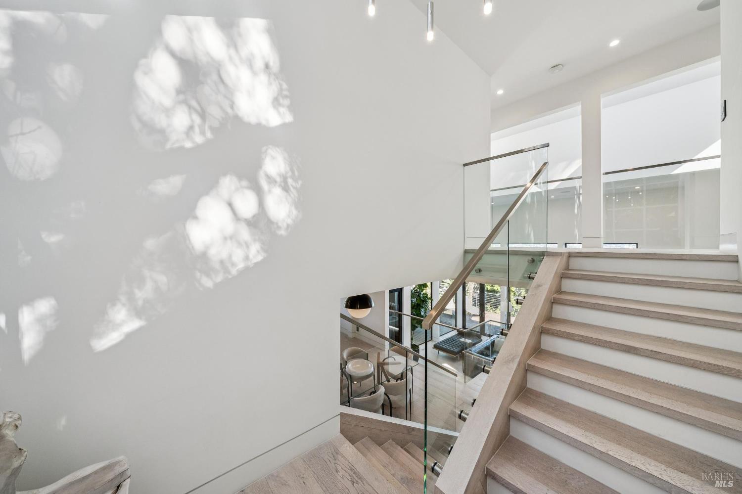 Detail Gallery Image 26 of 54 For 18 Laurel Ln, Sausalito,  CA 94965 - 4 Beds | 3/1 Baths