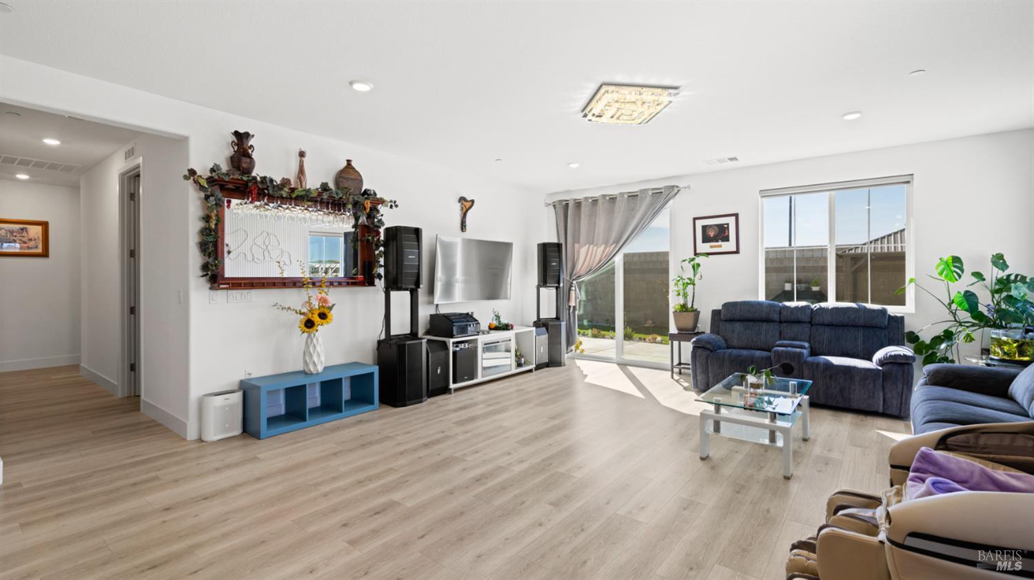 Detail Gallery Image 12 of 38 For 450 Baler Cir, Vacaville,  CA 95687 - 4 Beds | 3 Baths