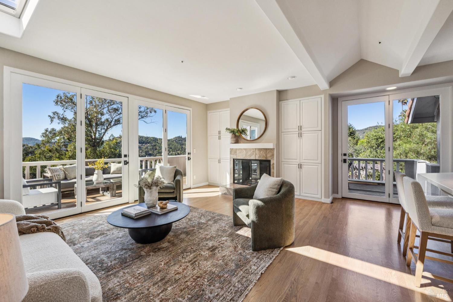 Detail Gallery Image 7 of 80 For 99 Deer Park Ave, San Rafael,  CA 94901 - 4 Beds | 3/1 Baths