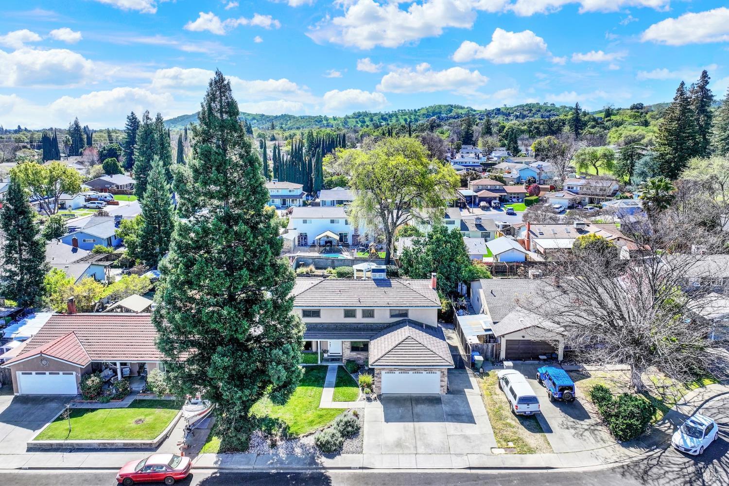 Detail Gallery Image 2 of 77 For 116 Alturas Ct, Vacaville,  CA 95688 - 5 Beds | 2/1 Baths