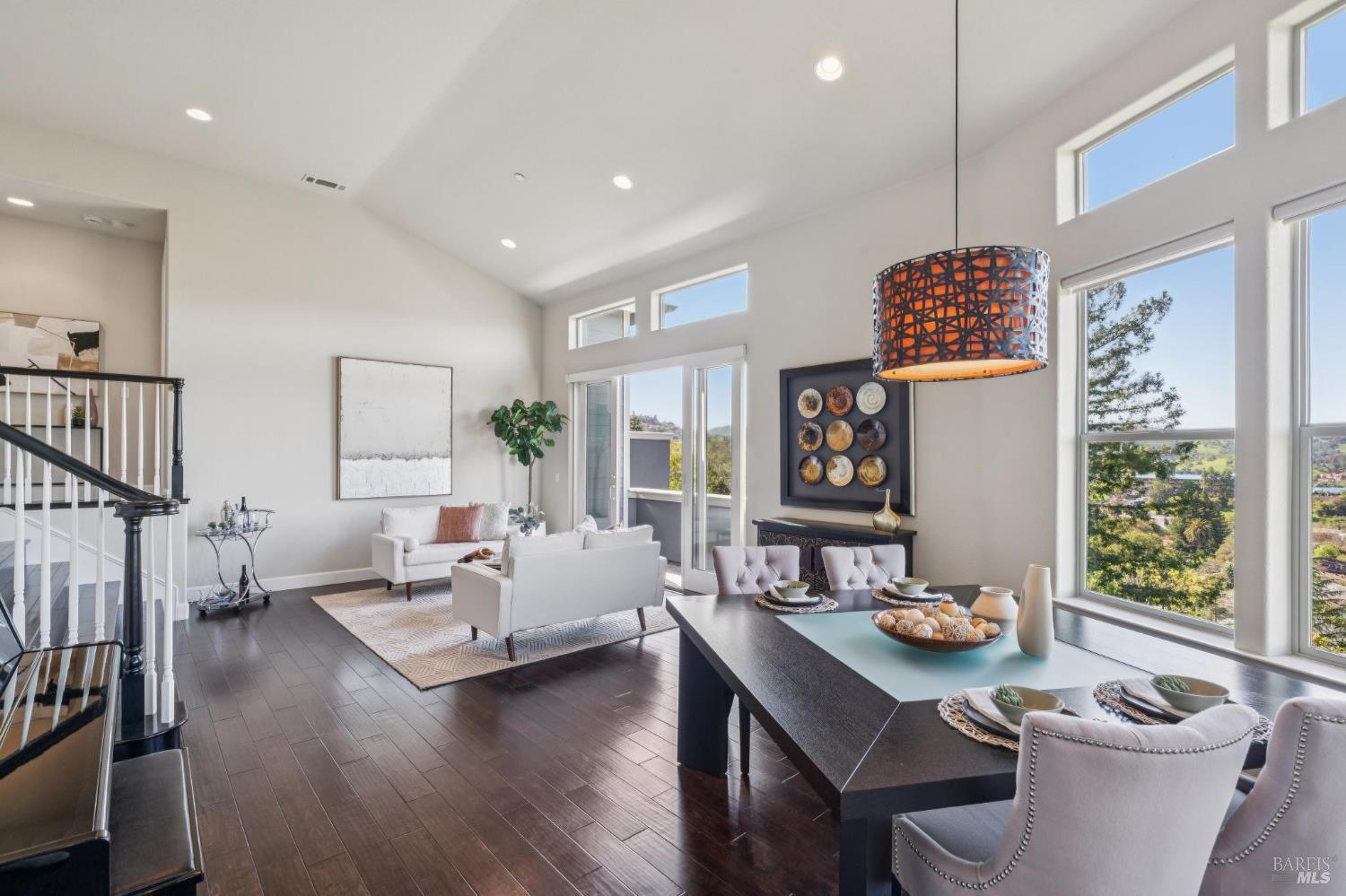 Detail Gallery Image 22 of 67 For 9 Edgehill Way, San Rafael,  CA 94903 - 3 Beds | 3 Baths