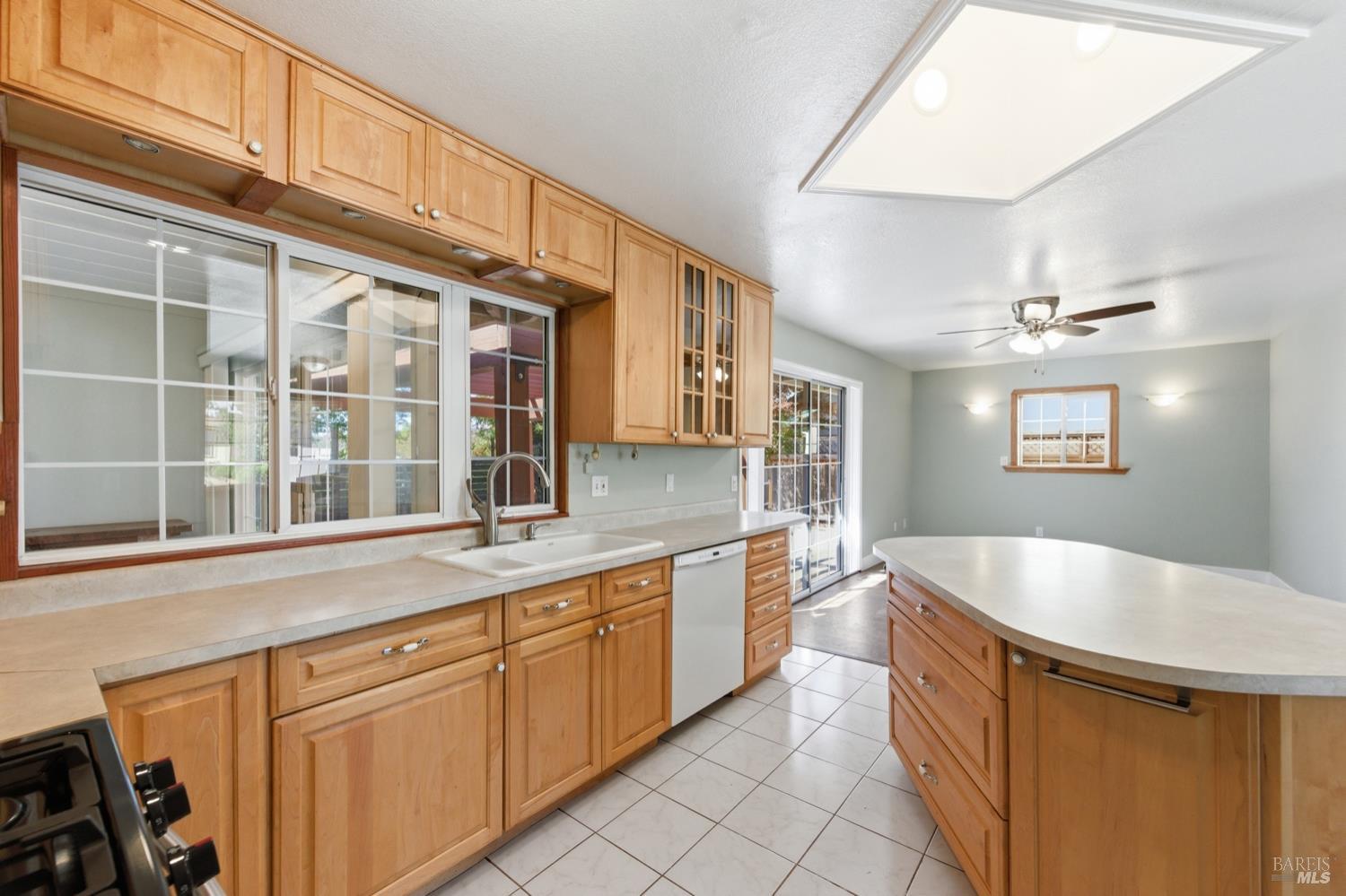 Detail Gallery Image 10 of 33 For 341 La Crosse Ave, Santa Rosa,  CA 95409 - 3 Beds | 2 Baths