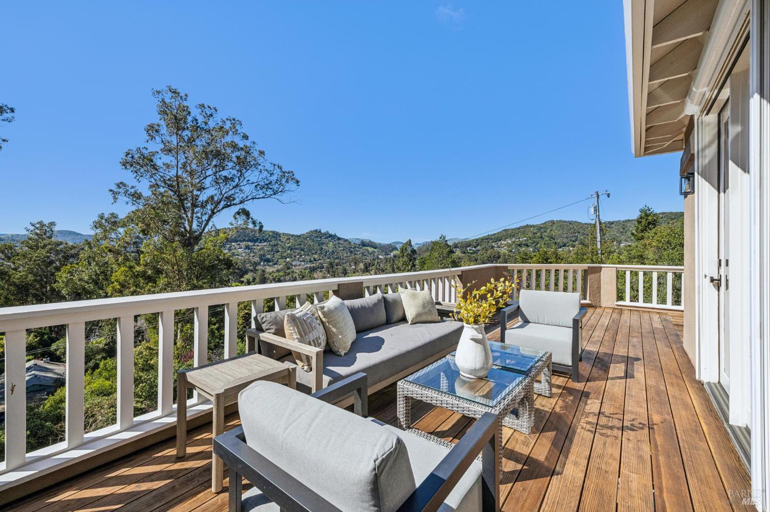Detail Gallery Image 27 of 80 For 99 Deer Park Ave, San Rafael,  CA 94901 - 4 Beds | 3/1 Baths