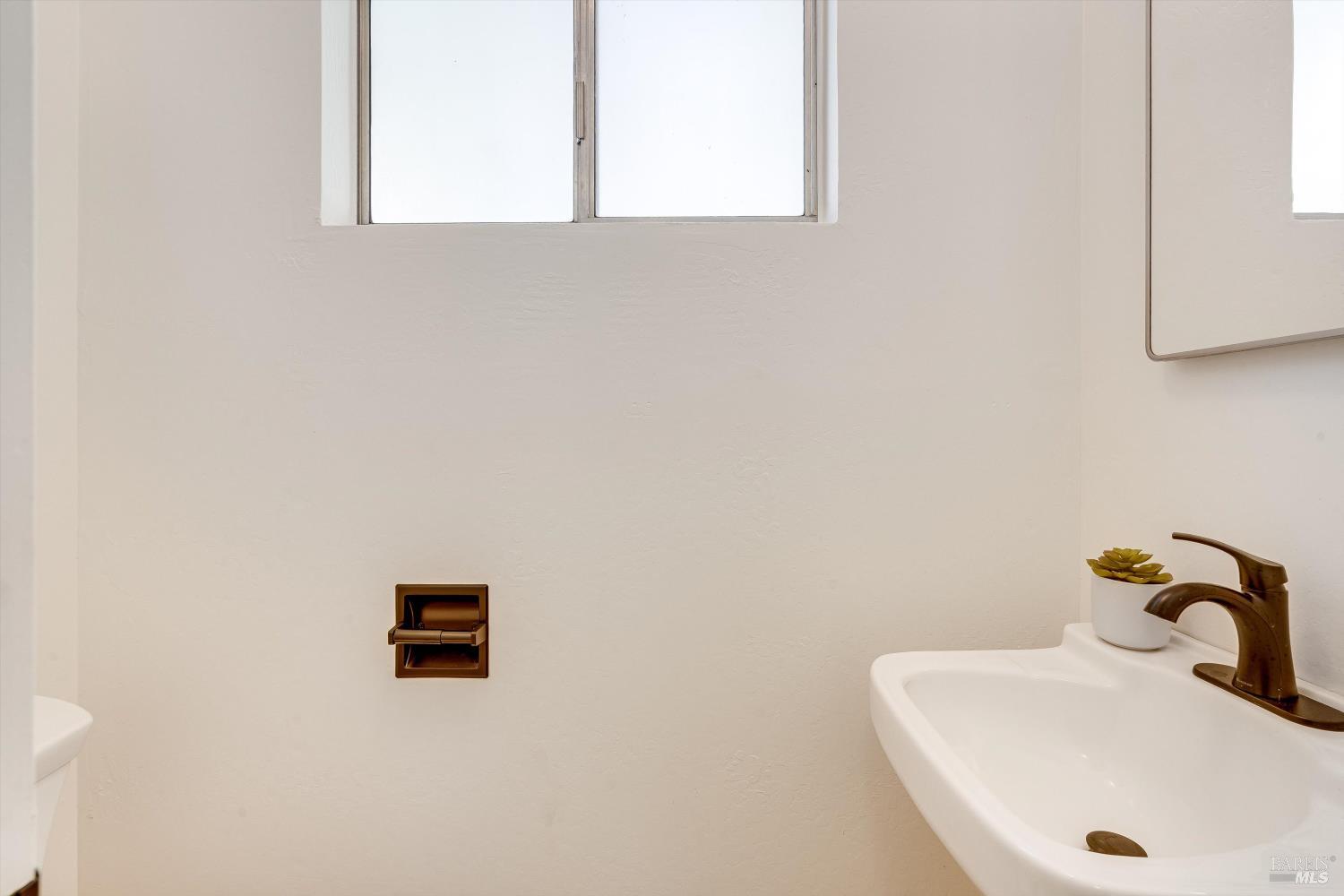 Detail Gallery Image 26 of 37 For 2625 Hidden Valley Dr, Santa Rosa,  CA 95404 - 4 Beds | 2/1 Baths