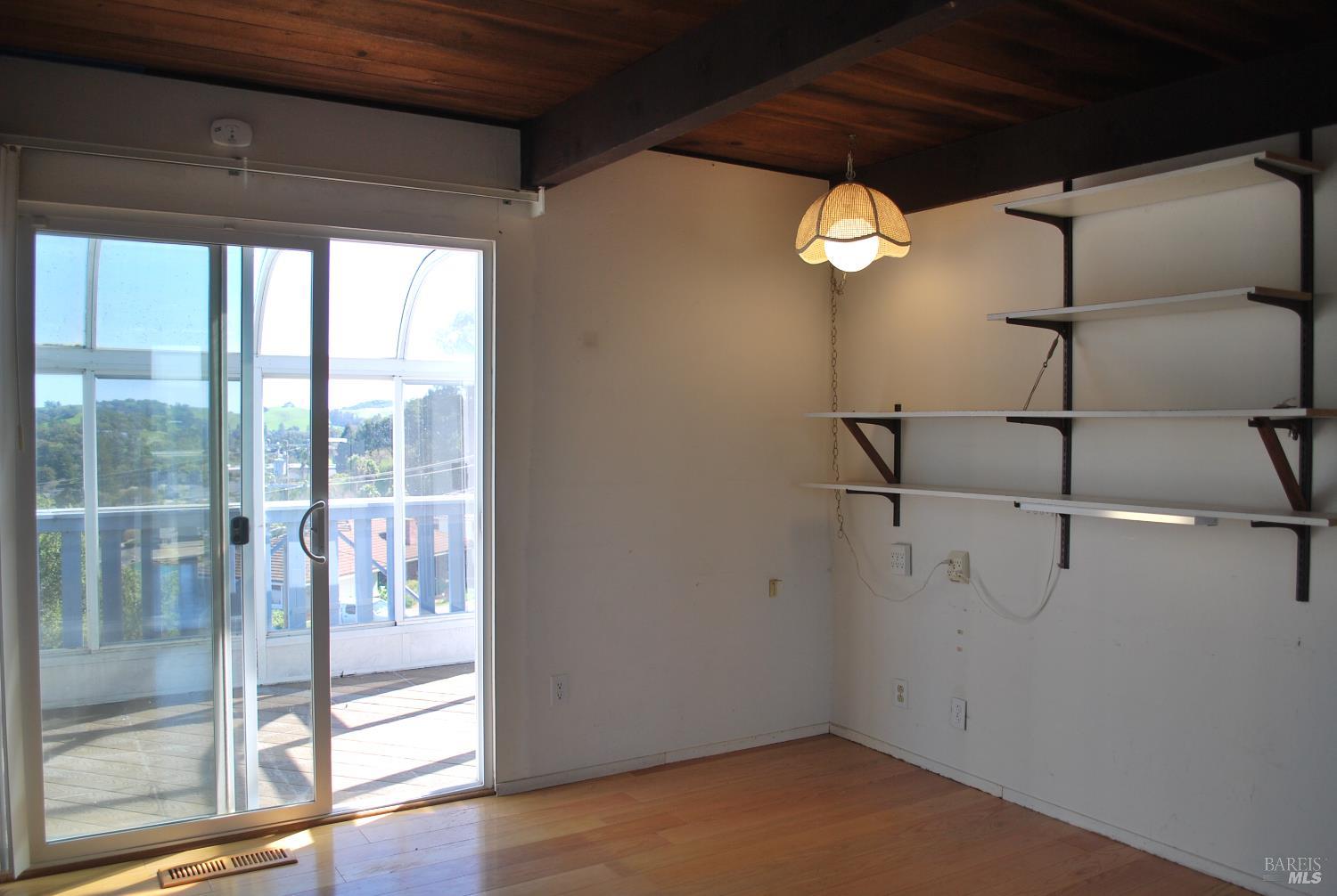 Detail Gallery Image 20 of 39 For 24 La Cresta Dr, Petaluma,  CA 94952 - 3 Beds | 2 Baths