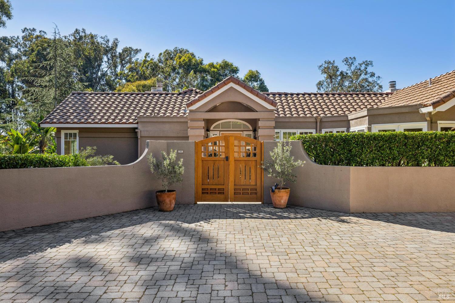 Detail Gallery Image 15 of 80 For 99 Deer Park Ave, San Rafael,  CA 94901 - 4 Beds | 3/1 Baths