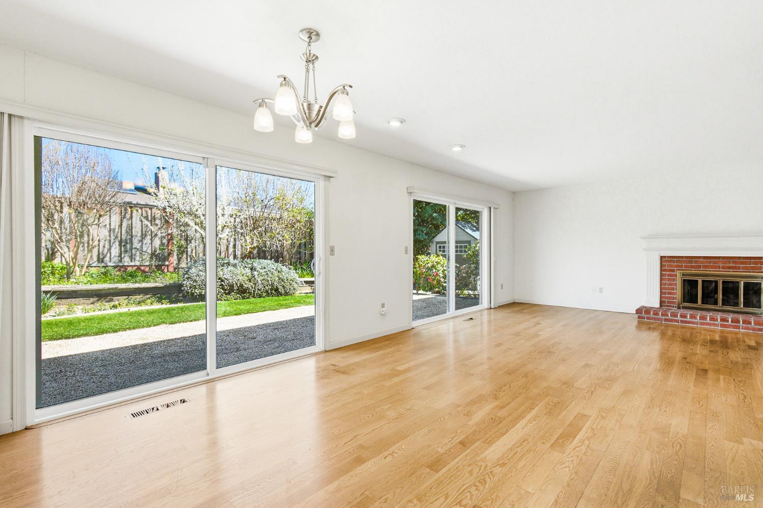 Detail Gallery Image 9 of 48 For 8886 Oakmont Dr, Santa Rosa,  CA 95409 - 3 Beds | 2 Baths