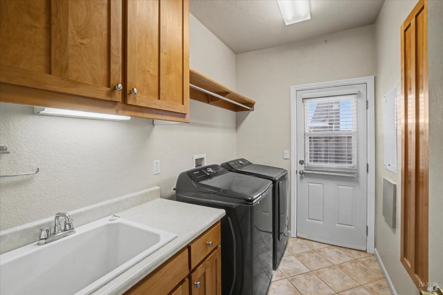 Detail Gallery Image 32 of 85 For 5862 Cabernet Dr, Vallejo,  CA 94591 - 3 Beds | 3 Baths