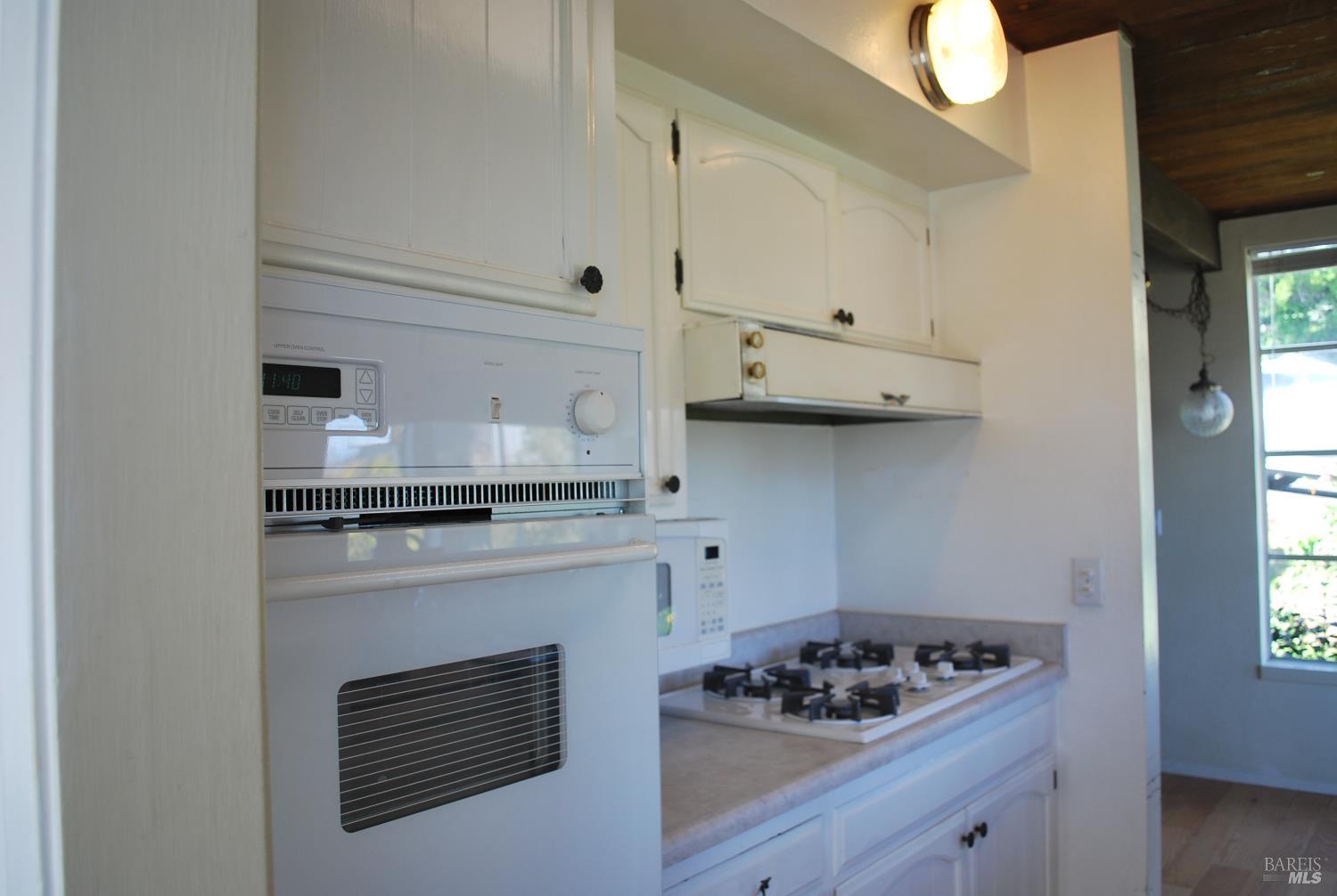 Detail Gallery Image 16 of 39 For 24 La Cresta Dr, Petaluma,  CA 94952 - 3 Beds | 2 Baths