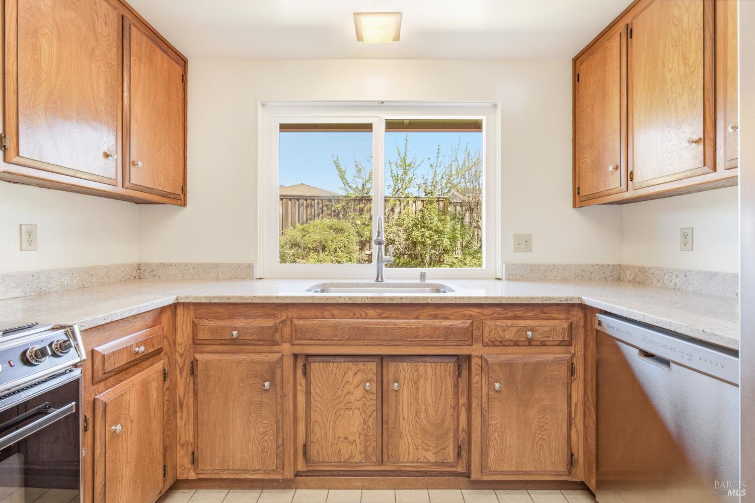 Detail Gallery Image 14 of 48 For 8886 Oakmont Dr, Santa Rosa,  CA 95409 - 3 Beds | 2 Baths