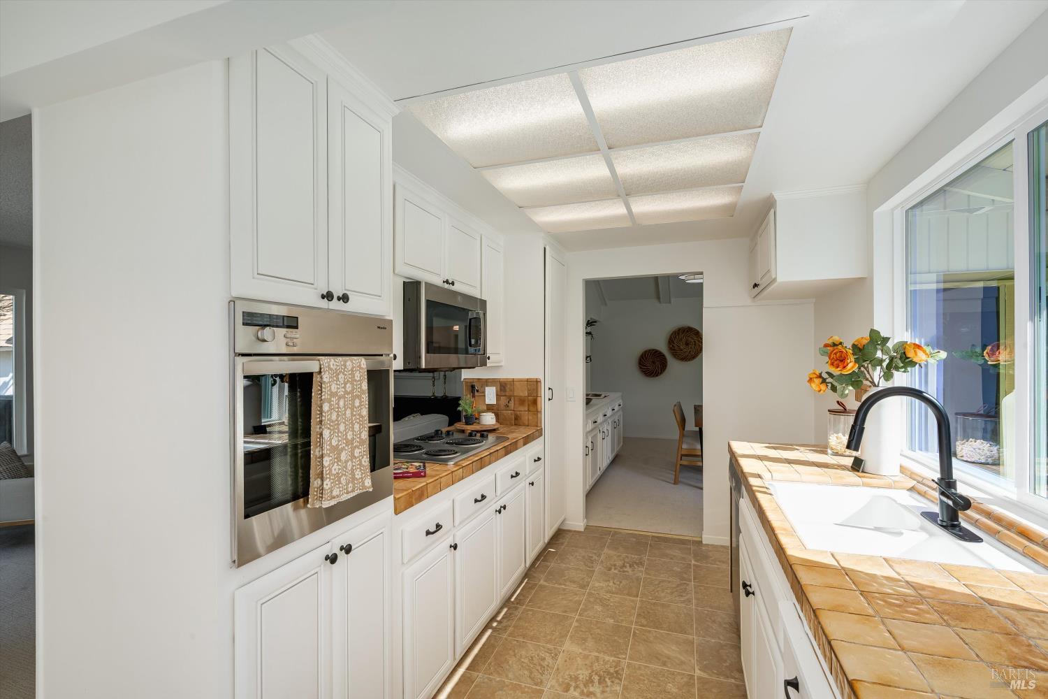 Detail Gallery Image 12 of 37 For 2625 Hidden Valley Dr, Santa Rosa,  CA 95404 - 4 Beds | 2/1 Baths