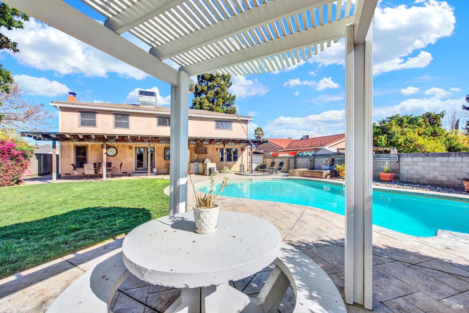 Detail Gallery Image 63 of 77 For 116 Alturas Ct, Vacaville,  CA 95688 - 5 Beds | 2/1 Baths