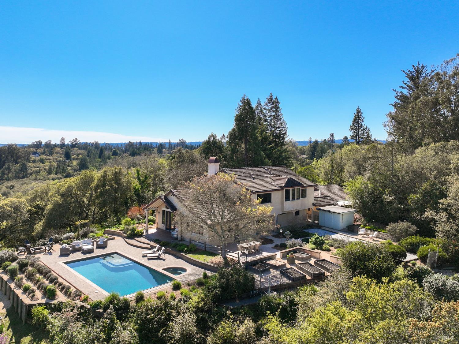 Detail Gallery Image 11 of 58 For 2405 Lewis Dr, Sebastopol,  CA 95472 - 3 Beds | 3 Baths