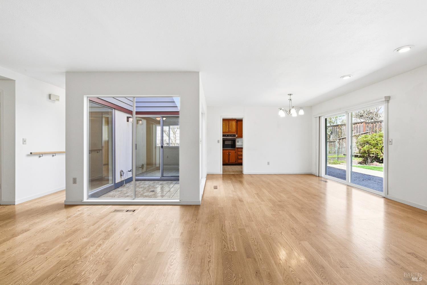 Detail Gallery Image 6 of 48 For 8886 Oakmont Dr, Santa Rosa,  CA 95409 - 3 Beds | 2 Baths