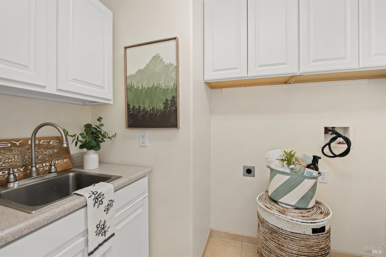 Detail Gallery Image 31 of 58 For 2405 Lewis Dr, Sebastopol,  CA 95472 - 3 Beds | 3 Baths