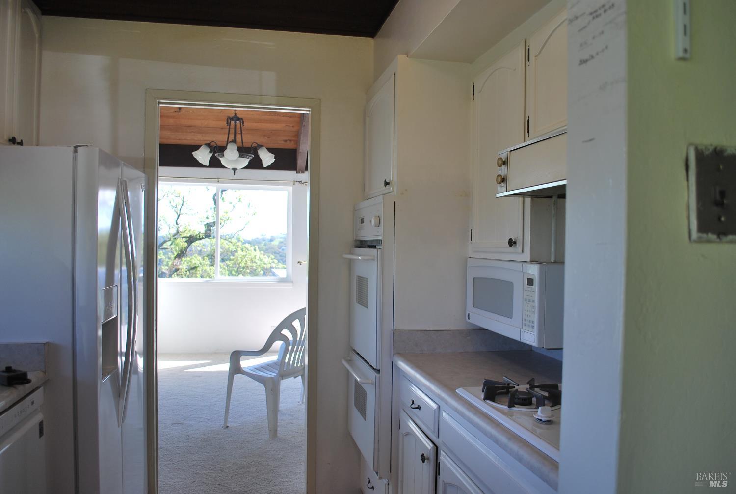 Detail Gallery Image 15 of 39 For 24 La Cresta Dr, Petaluma,  CA 94952 - 3 Beds | 2 Baths