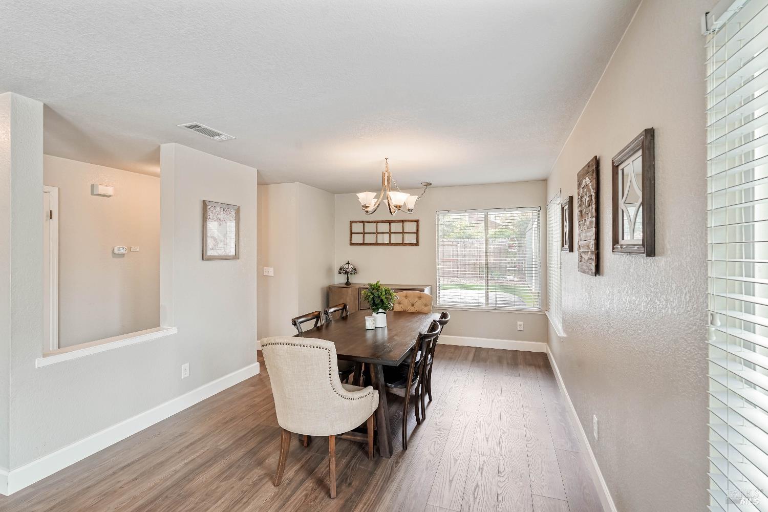 Detail Gallery Image 12 of 64 For 1315 Jacobs Pl, Dixon,  CA 95620 - 4 Beds | 2/1 Baths