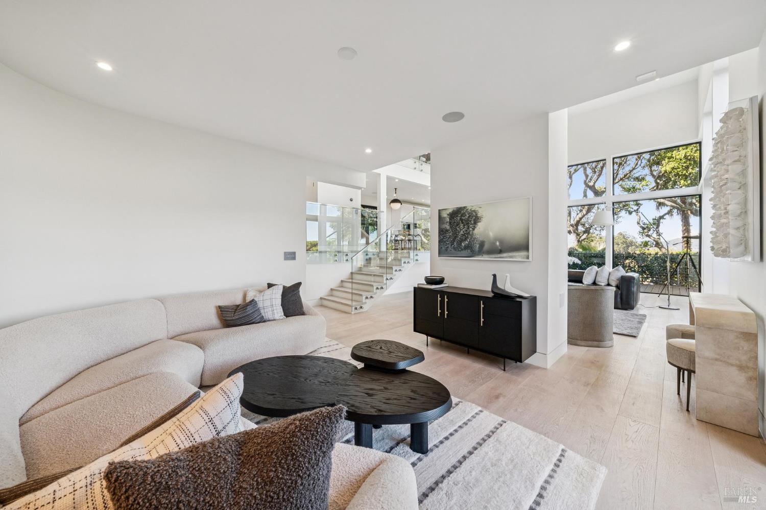 Detail Gallery Image 11 of 54 For 18 Laurel Ln, Sausalito,  CA 94965 - 4 Beds | 3/1 Baths