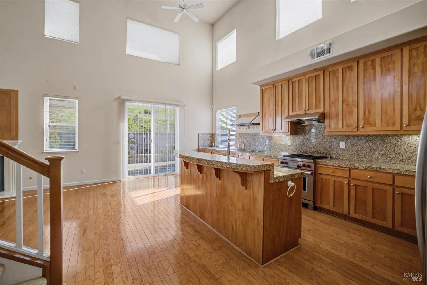 Detail Gallery Image 18 of 85 For 5862 Cabernet Dr, Vallejo,  CA 94591 - 3 Beds | 3 Baths