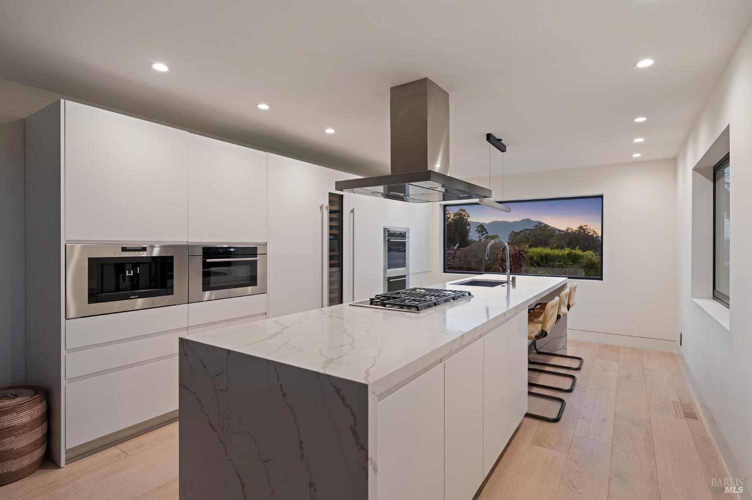 Detail Gallery Image 20 of 54 For 18 Laurel Ln, Sausalito,  CA 94965 - 4 Beds | 3/1 Baths