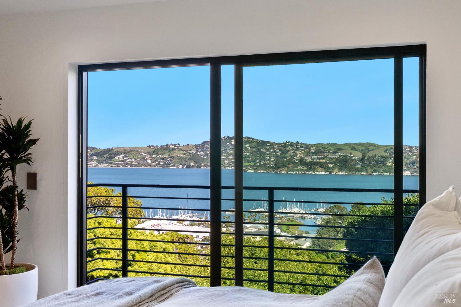 Detail Gallery Image 30 of 54 For 18 Laurel Ln, Sausalito,  CA 94965 - 4 Beds | 3/1 Baths