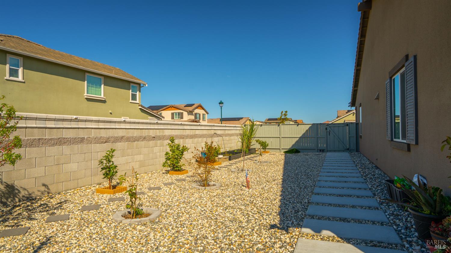 Detail Gallery Image 34 of 38 For 450 Baler Cir, Vacaville,  CA 95687 - 4 Beds | 3 Baths