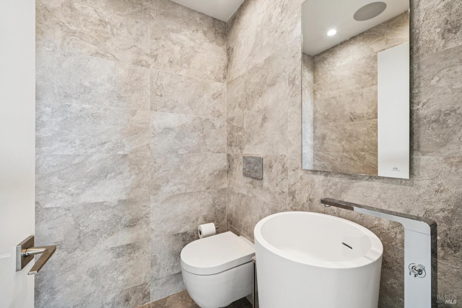 Detail Gallery Image 25 of 54 For 18 Laurel Ln, Sausalito,  CA 94965 - 4 Beds | 3/1 Baths