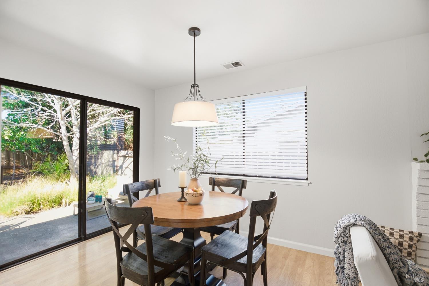 Detail Gallery Image 12 of 35 For 758 Pueblo Ave, Napa,  CA 94558 - 3 Beds | 2 Baths