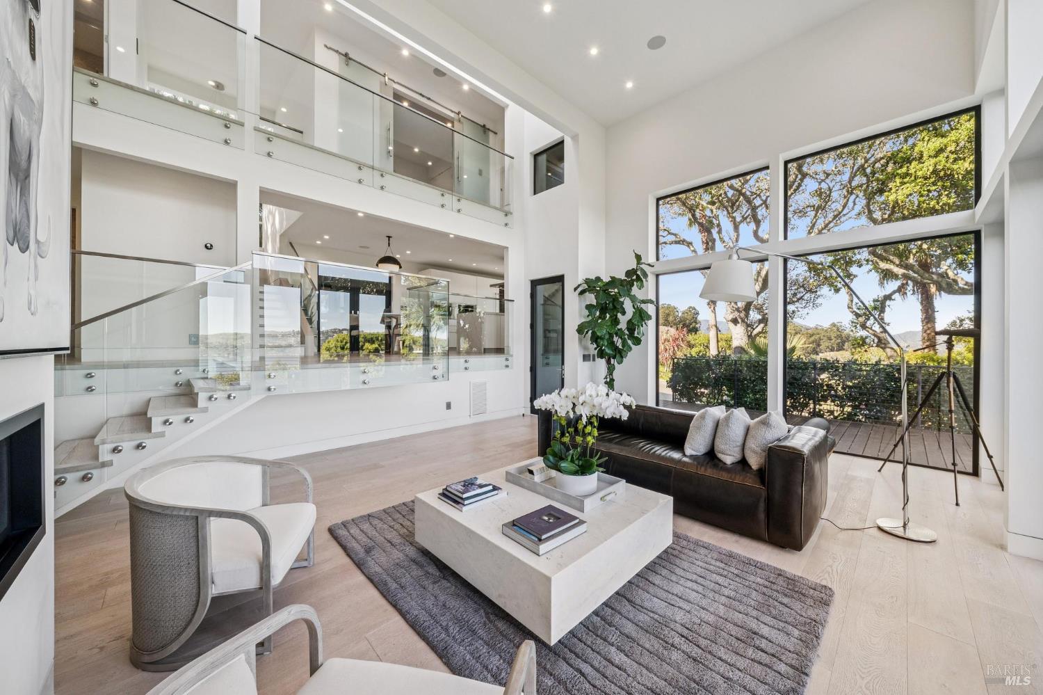 Detail Gallery Image 13 of 54 For 18 Laurel Ln, Sausalito,  CA 94965 - 4 Beds | 3/1 Baths